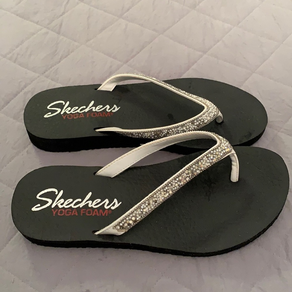 NWOB Skechers Yoga Foam Size 8